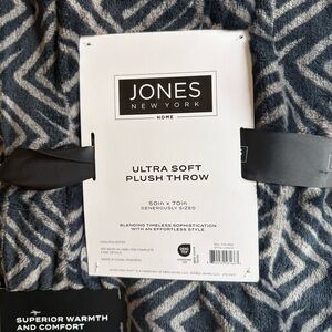 Jones New York Ultra Soft Plush Throw 50” x 70”